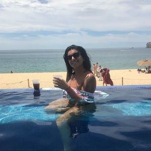 Meet your Posher, Gina